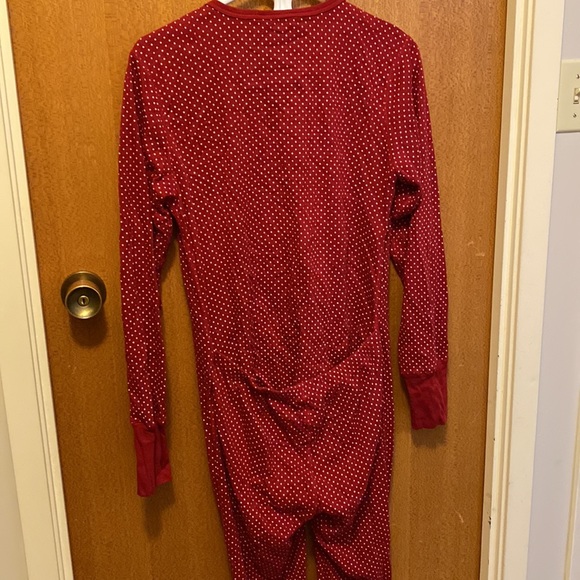 I am selling pajamas. - Picture 2 of 2